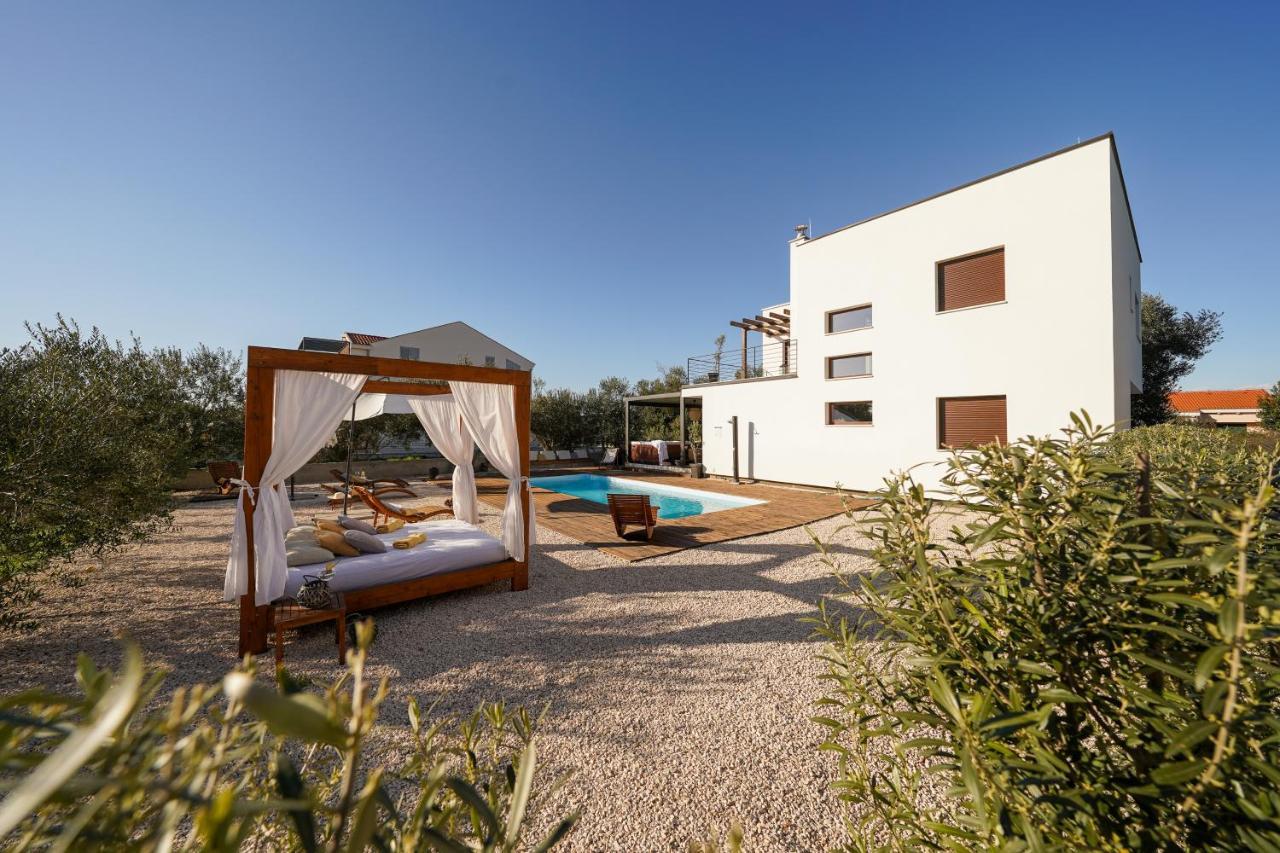 Suncica With Heated Pool, Jacuzzi And Bikes Near Zadar *